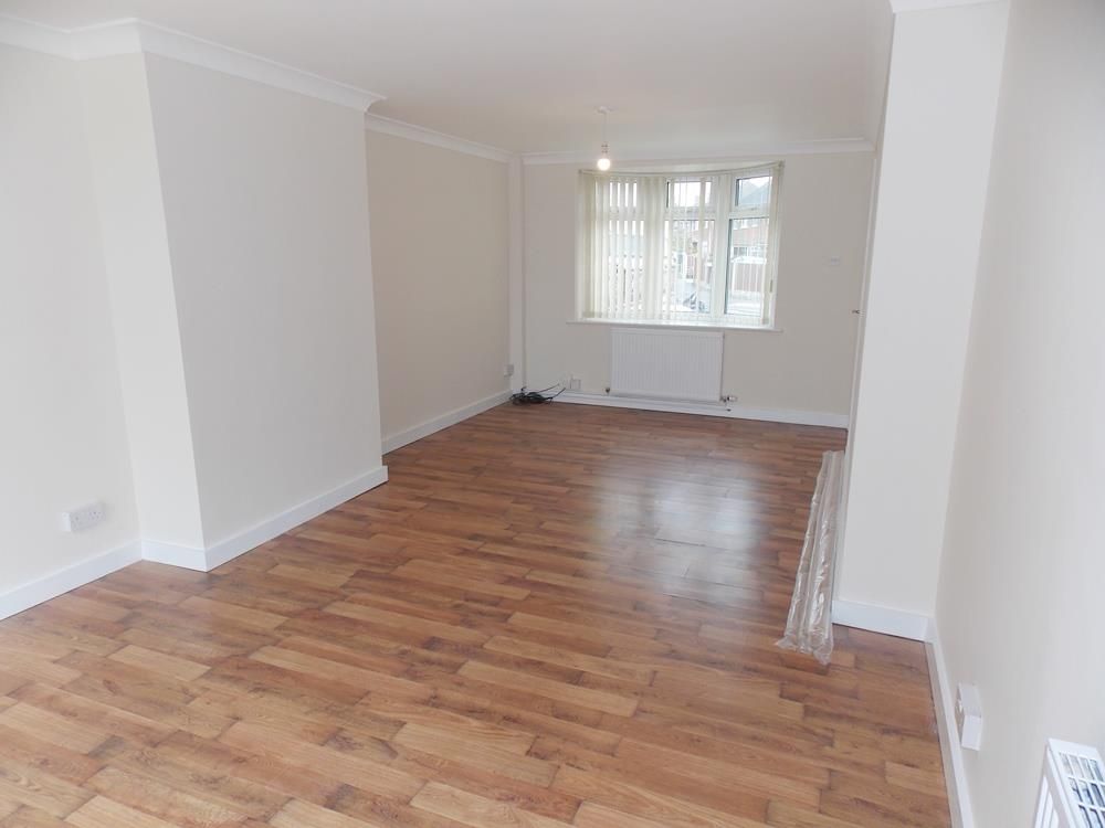 3 bed  to rent in Clifton  - Property Image 4