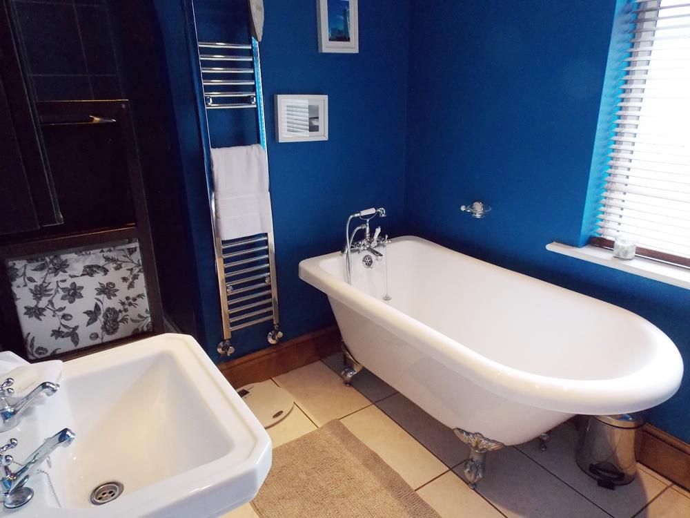 4 bed  for sale  - Property Image 23