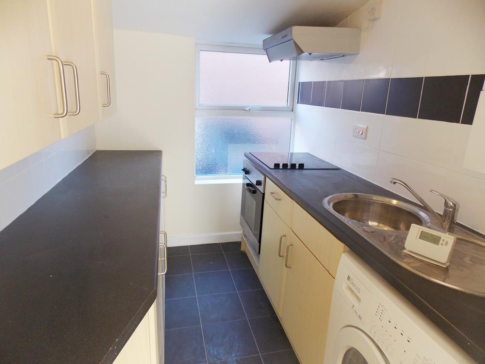 2 bed flat to rent  - Property Image 3