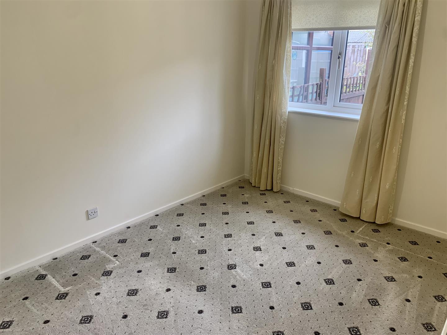 2 bed bungalow to rent 11