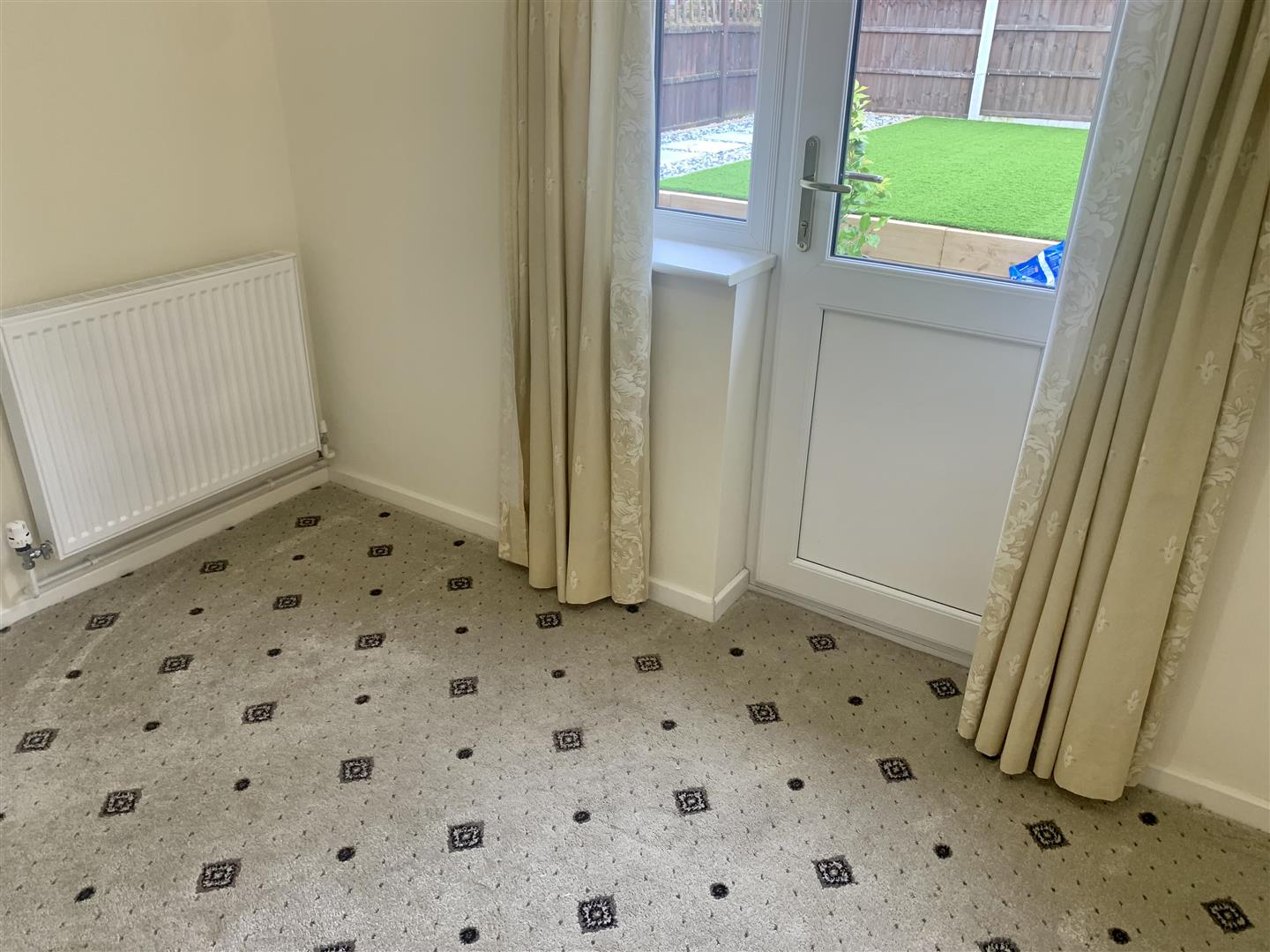 2 bed bungalow to rent 12