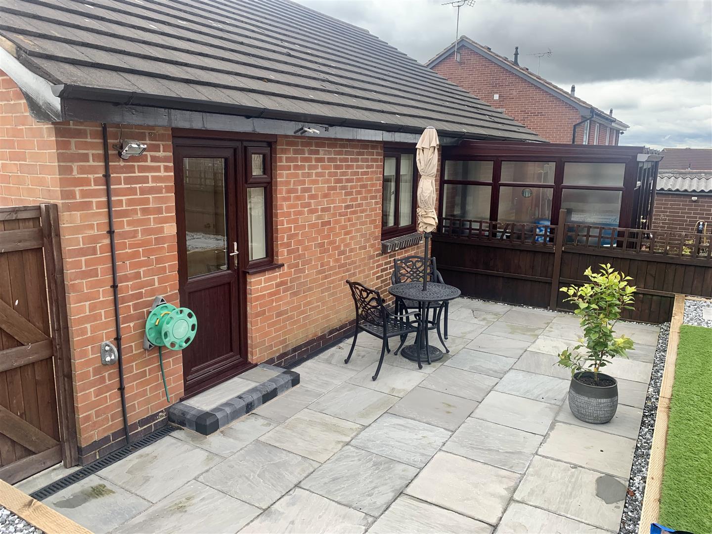 2 bed bungalow to rent 14