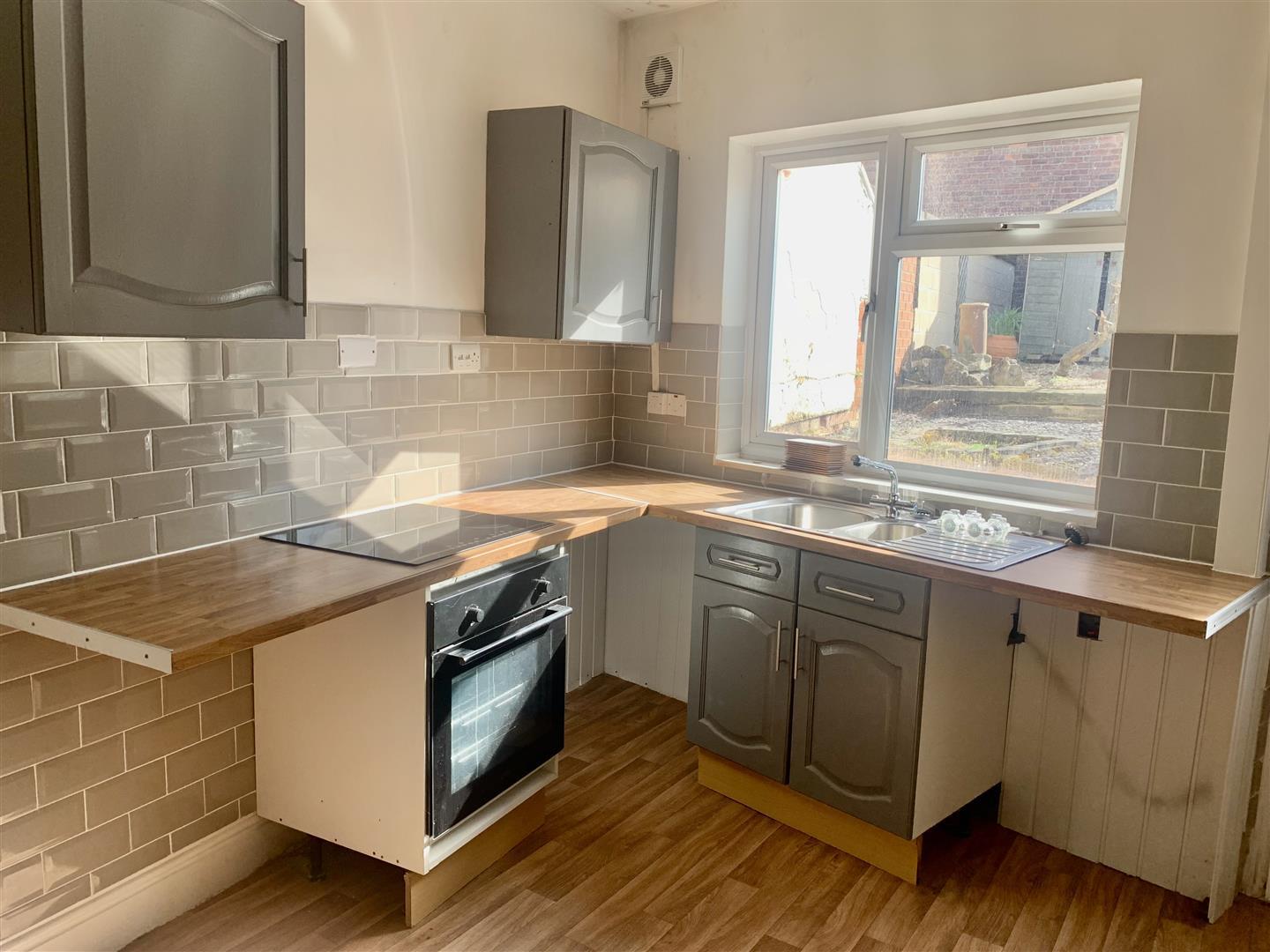 2 bed  to rent  - Property Image 3