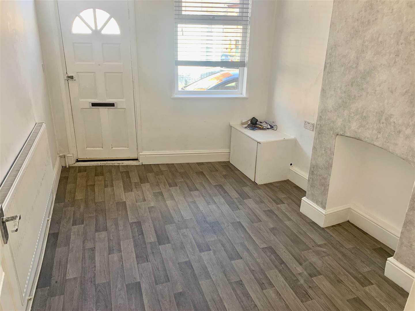 2 bed  to rent  - Property Image 6