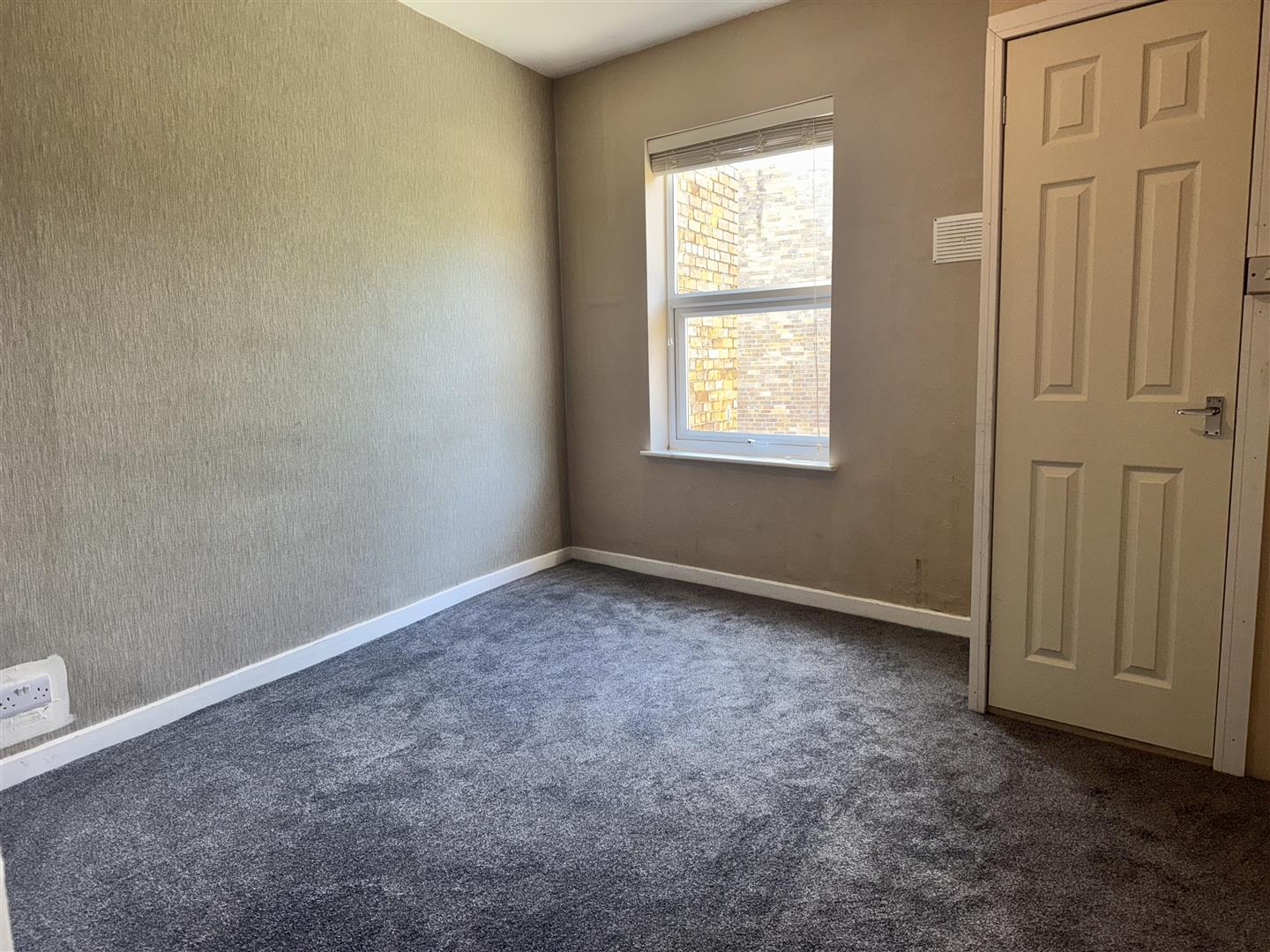 2 bed  to rent  - Property Image 7