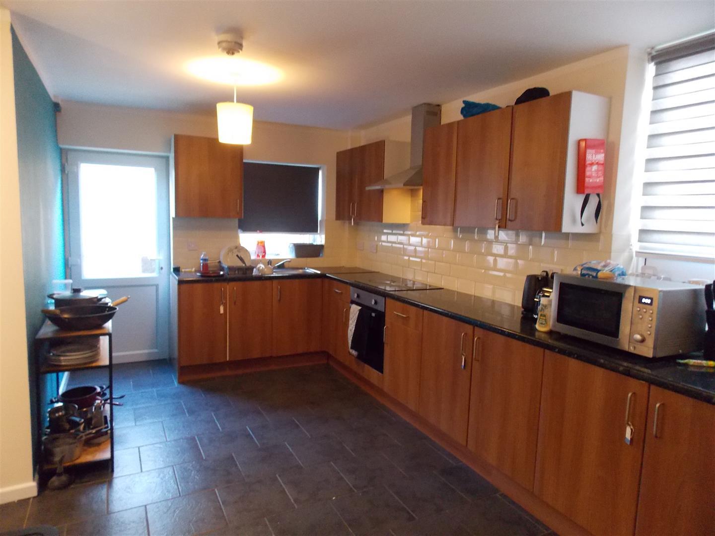 5 bed  to rent  - Property Image 1