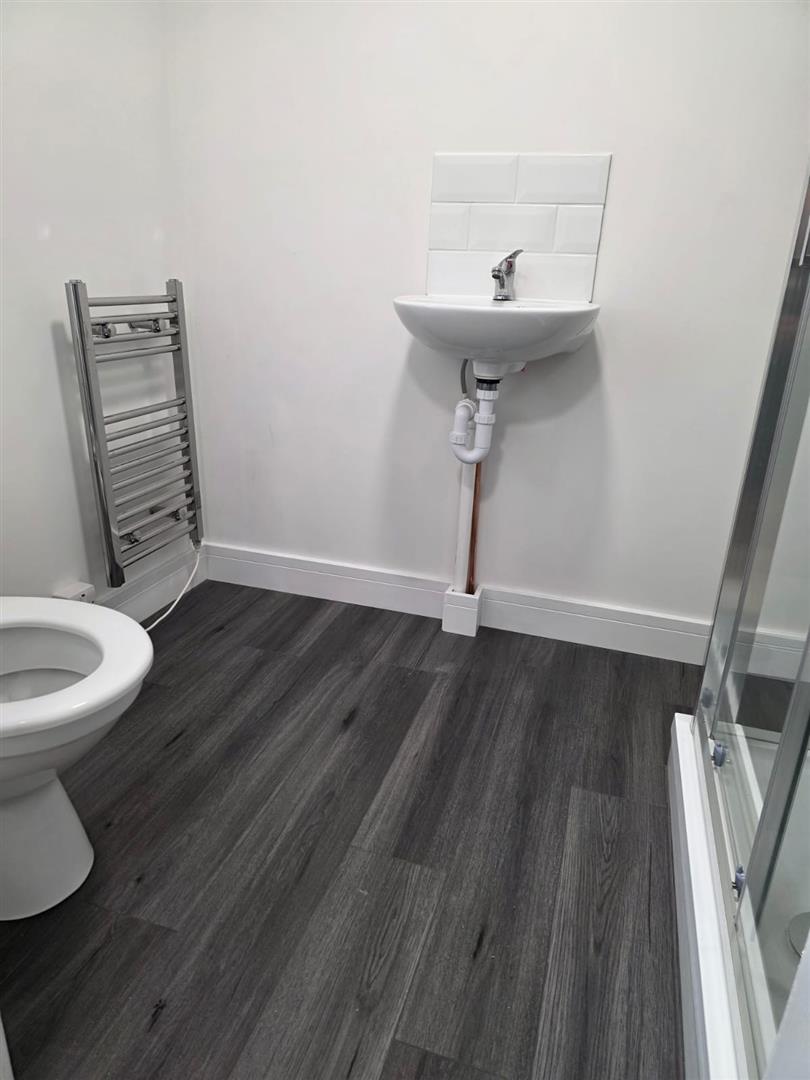 2 bed to rent 4