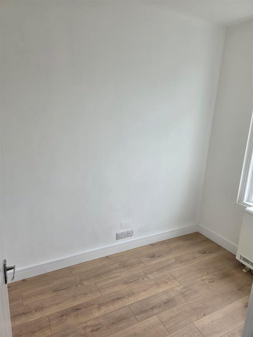 2 bed to rent 5