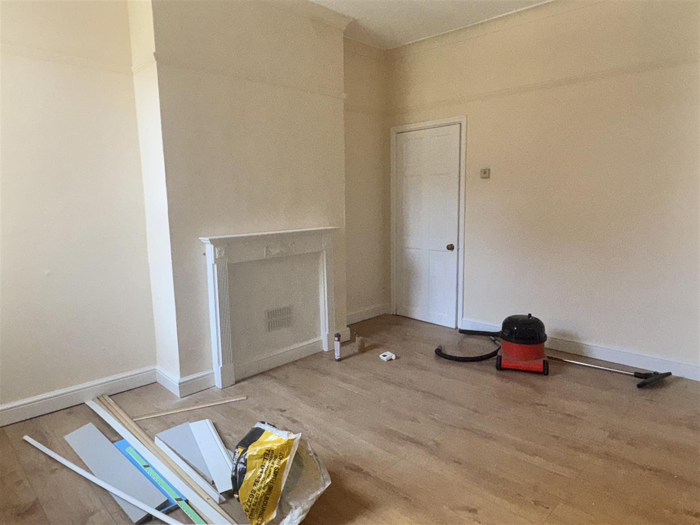 2 bed  to rent  - Property Image 2