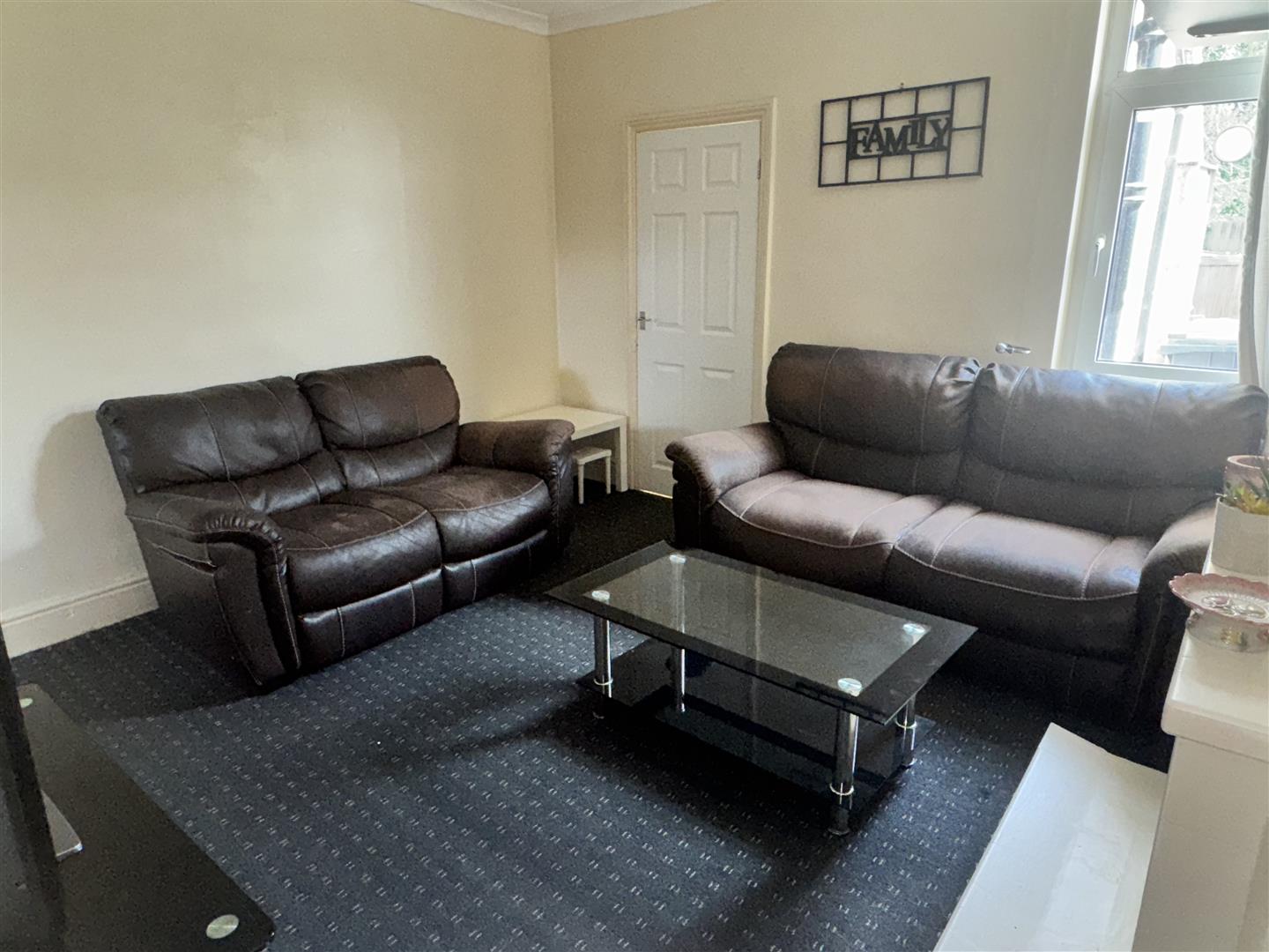 2 bed  to rent  - Property Image 2