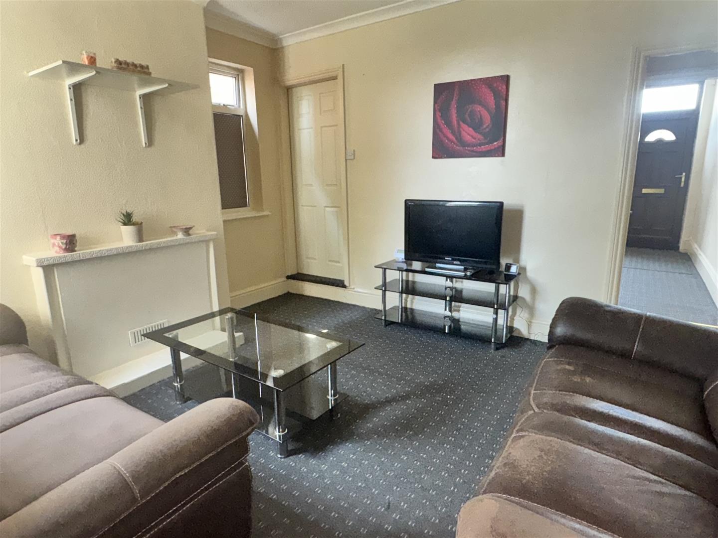 2 bed  to rent  - Property Image 3