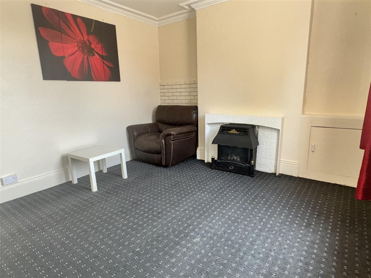 2 bed  to rent  - Property Image 4