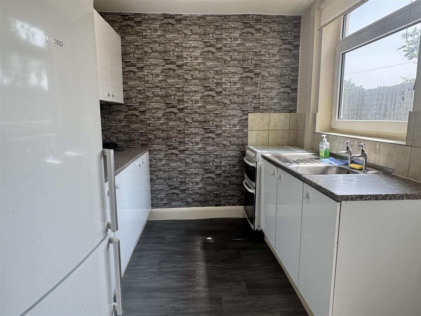 2 bed  to rent  - Property Image 5