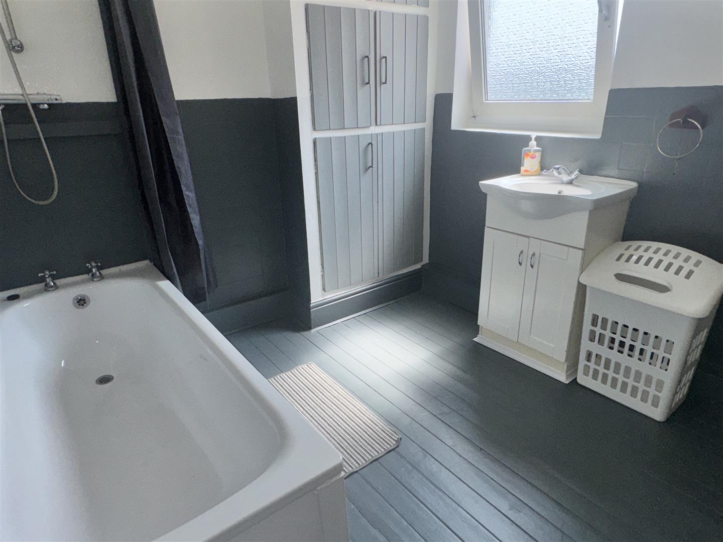 2 bed  to rent  - Property Image 6