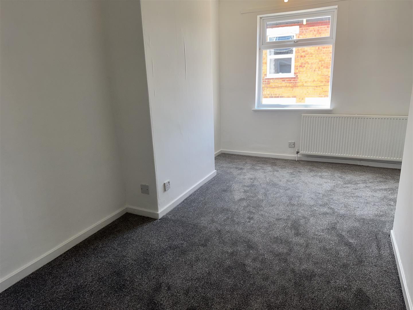 2 bed  to rent  - Property Image 8