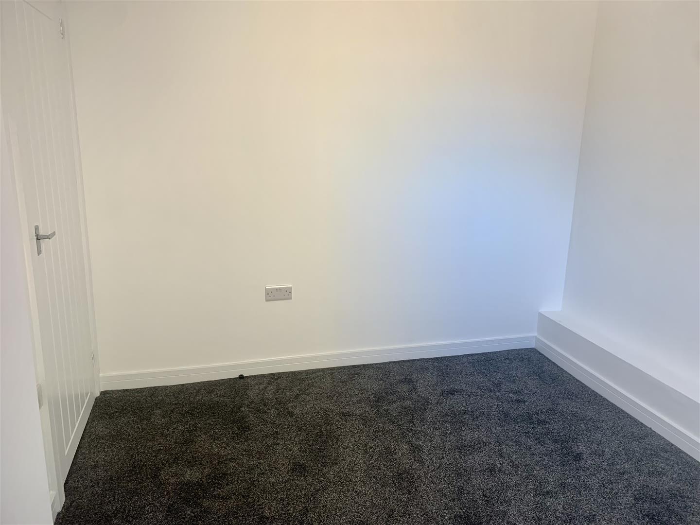 2 bed  to rent 6