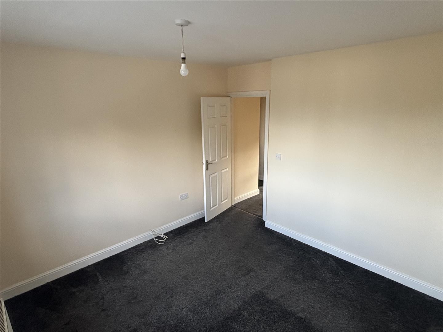 2 bed flat to rent in Ilkeston 3