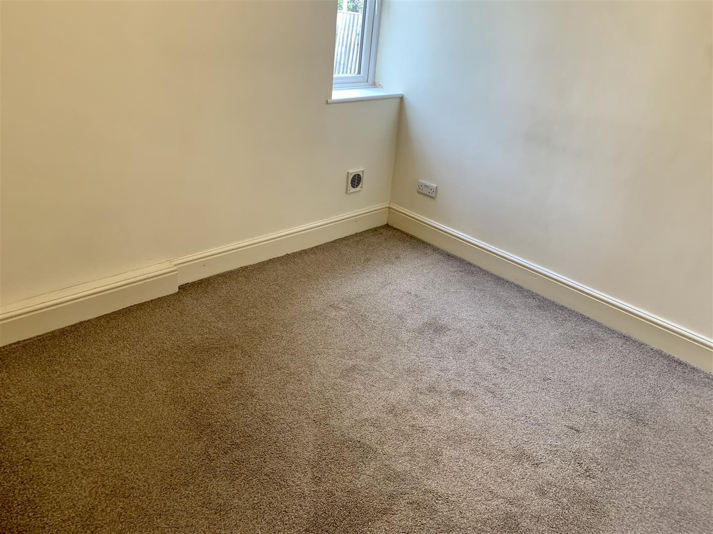 2 bed apartment to rent  - Property Image 7