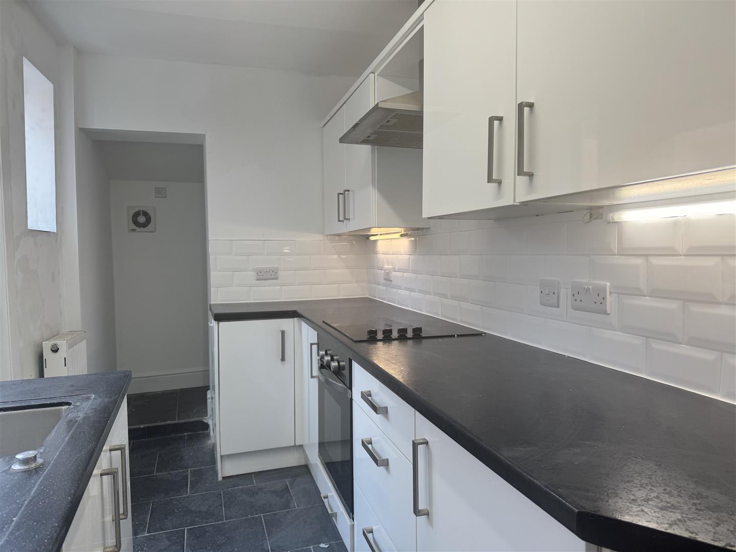 2 bed  to rent  - Property Image 6