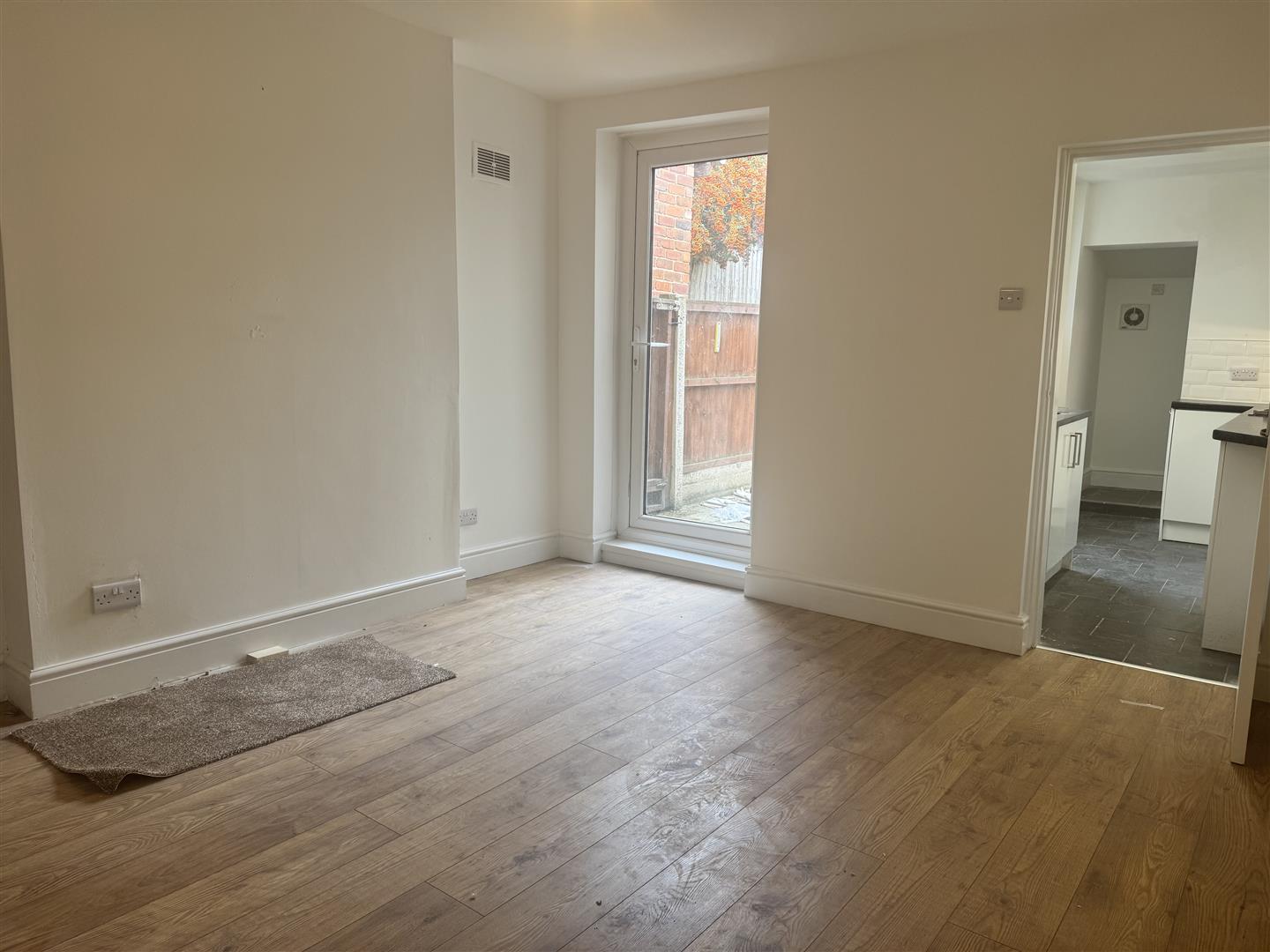 2 bed  to rent  - Property Image 8