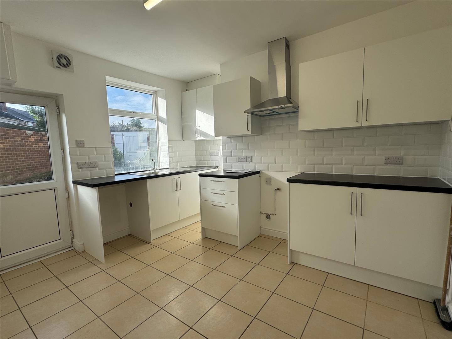 2 bed  to rent  - Property Image 2