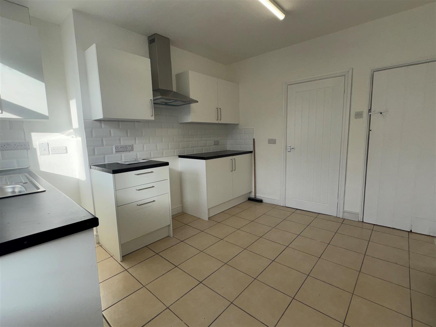 2 bed  to rent  - Property Image 3