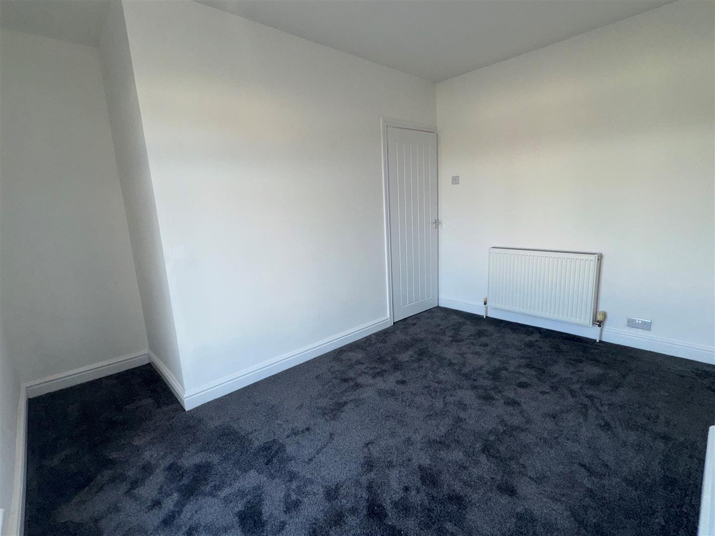 2 bed  to rent  - Property Image 8