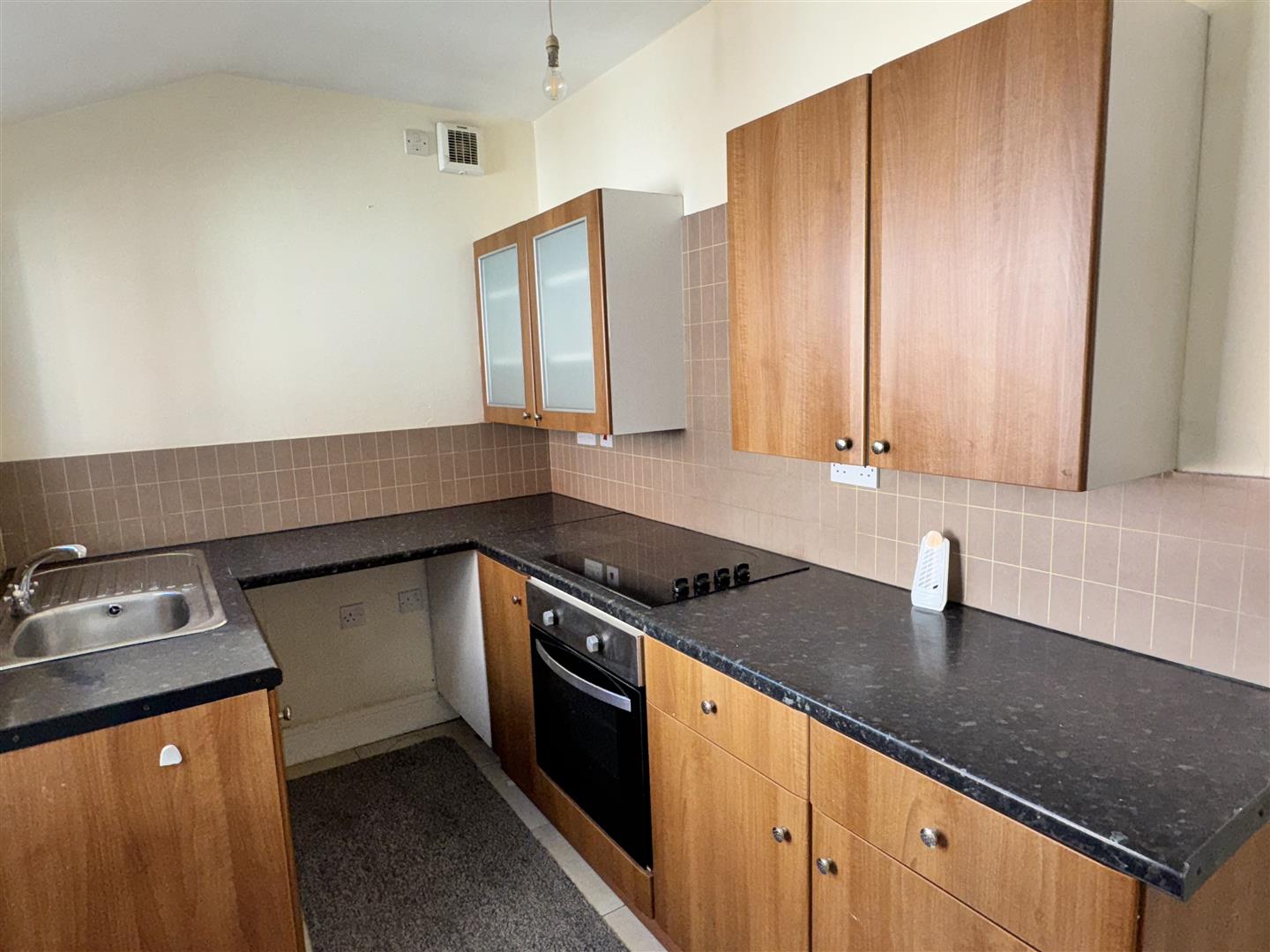 2 bed  to rent  - Property Image 2