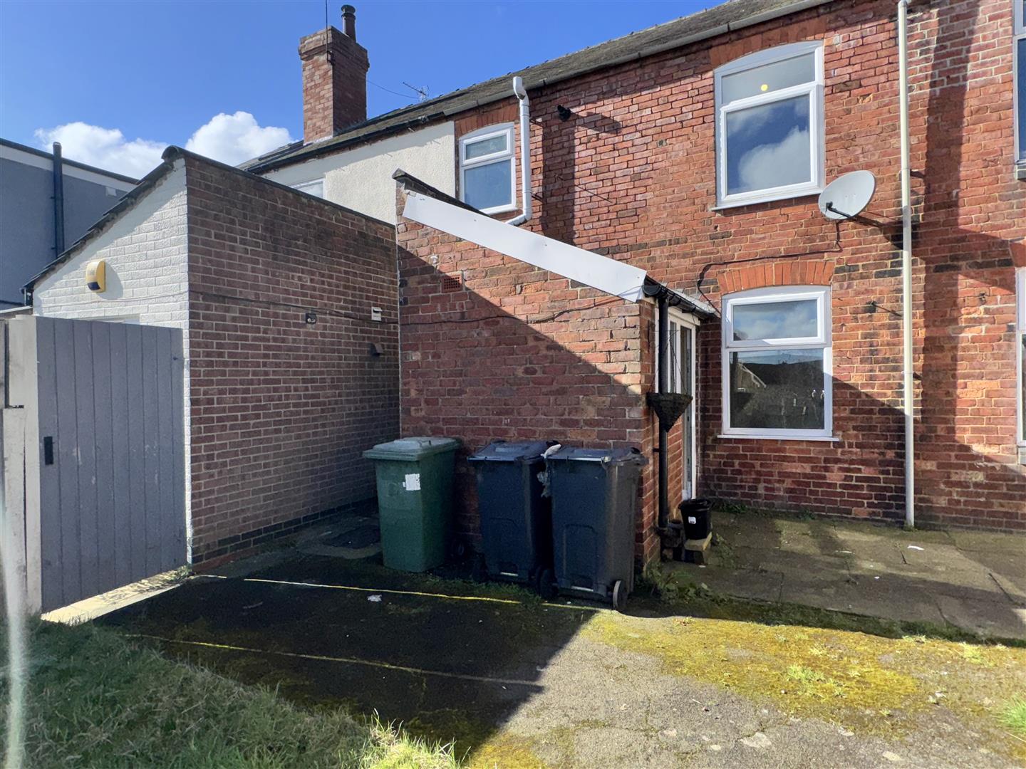 2 bed  to rent  - Property Image 11