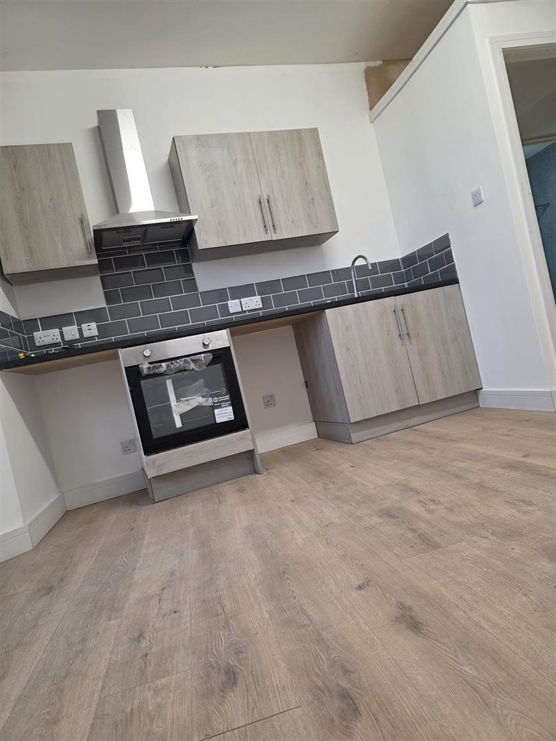 1 bed  to rent, PE25