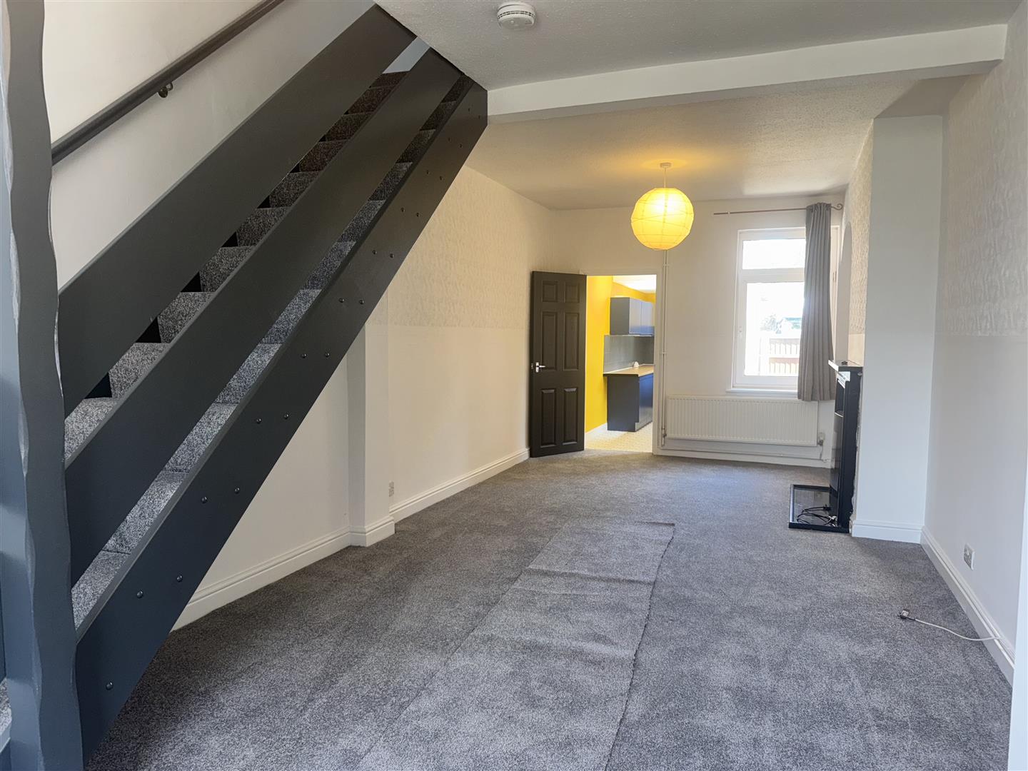 2 bed  to rent  - Property Image 2