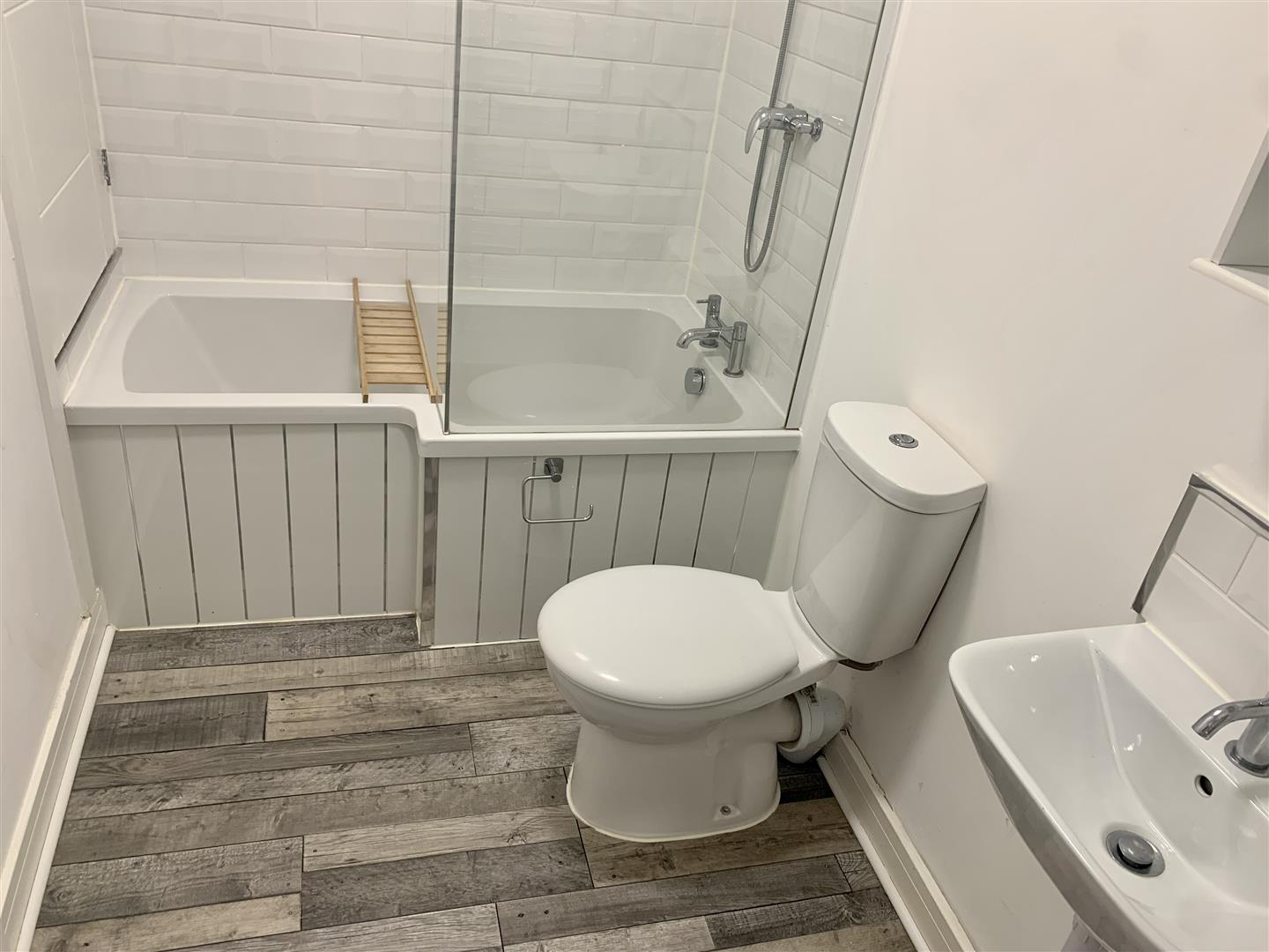 3 bed  to rent in Ilkeston 15