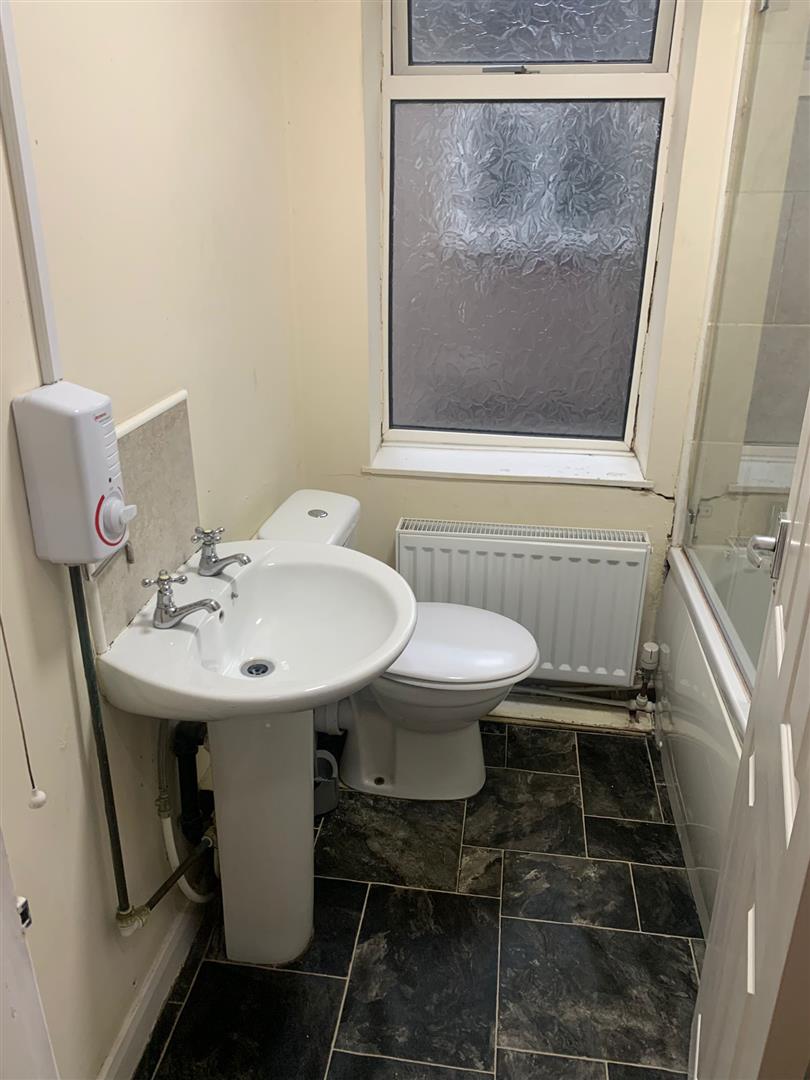 5 bed  to rent  - Property Image 3