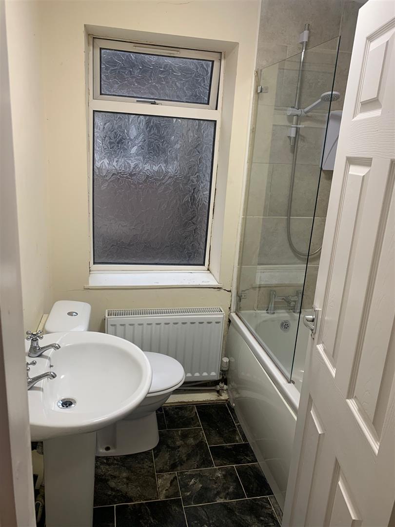 5 bed  to rent  - Property Image 4