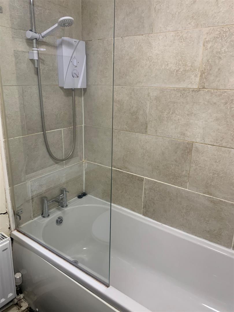 5 bed  to rent  - Property Image 5