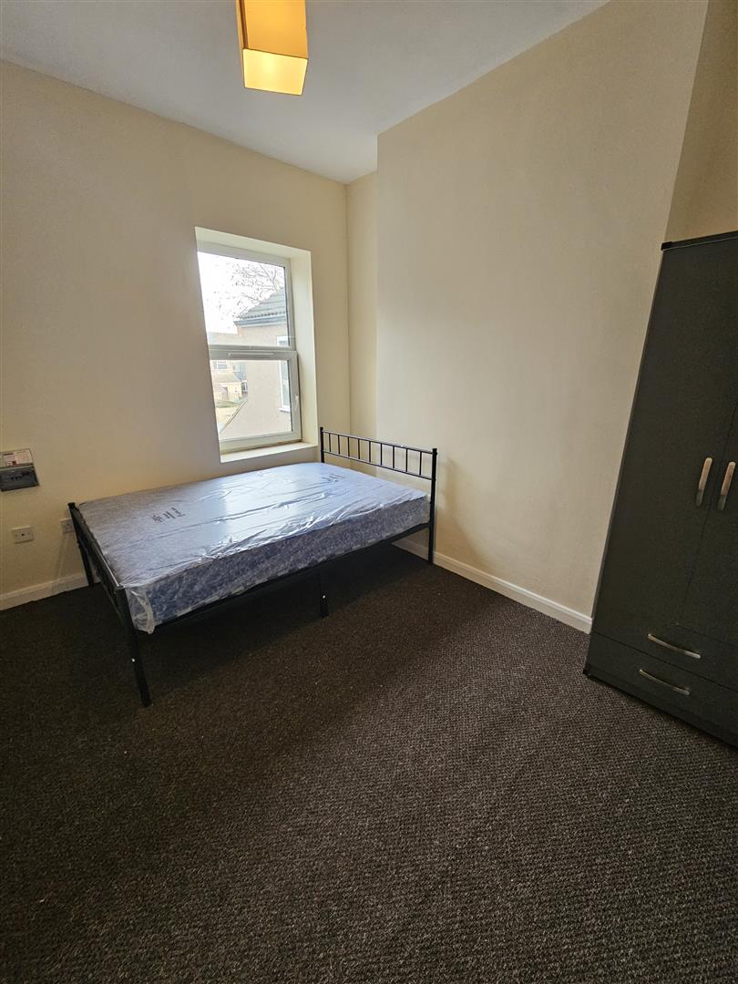 5 bed  to rent  - Property Image 9