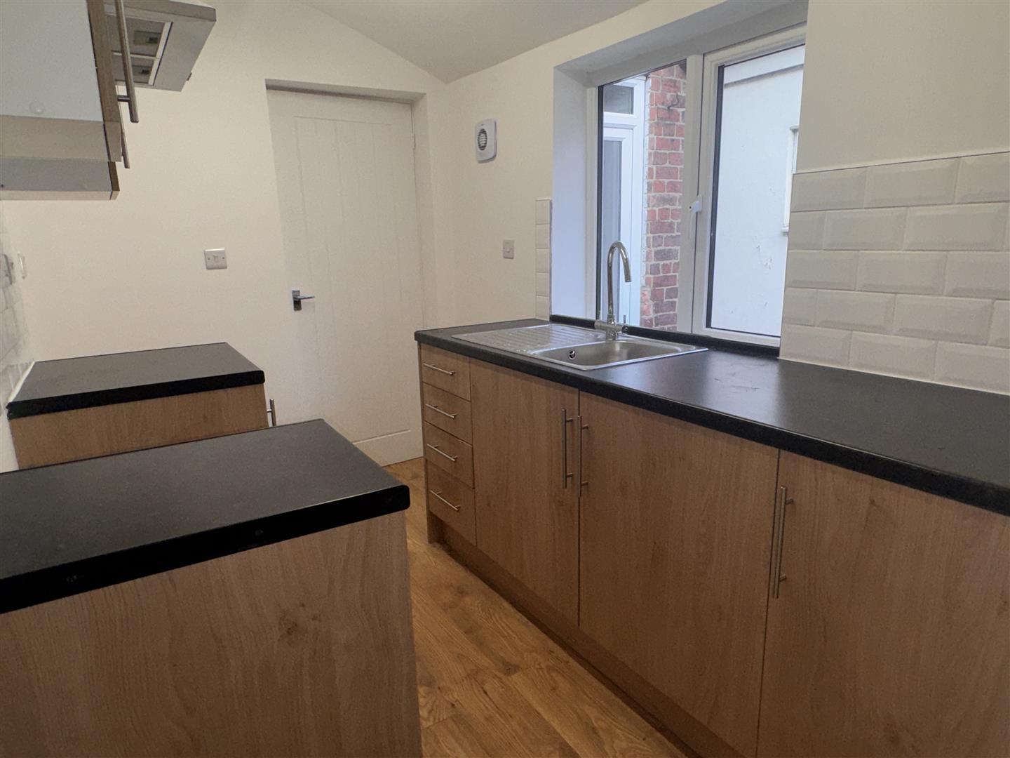 2 bed  to rent  - Property Image 5