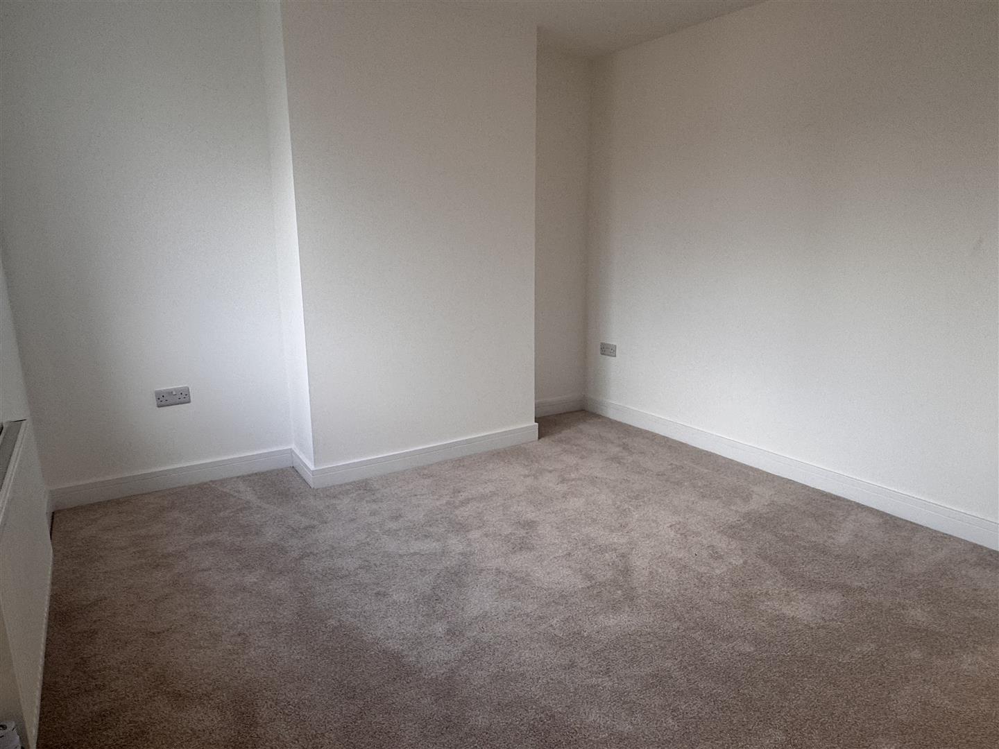 2 bed  to rent  - Property Image 8