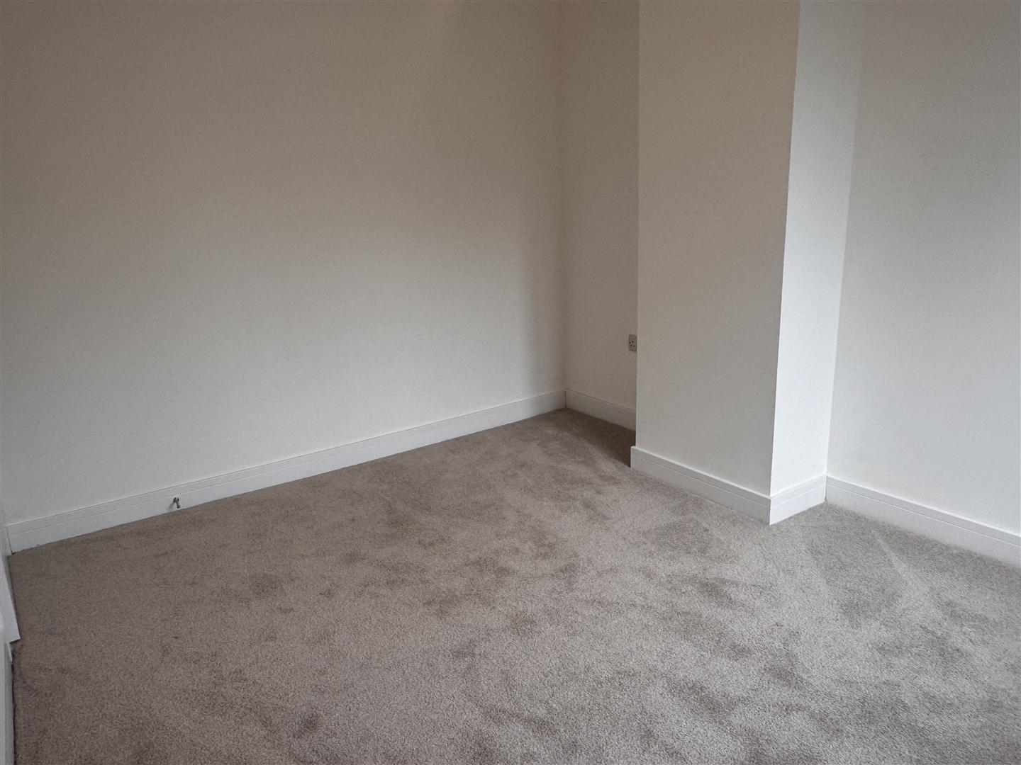 2 bed  to rent  - Property Image 10