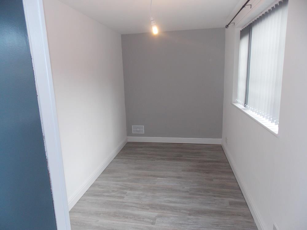 2 bed flat to rent in Ilkeston 2