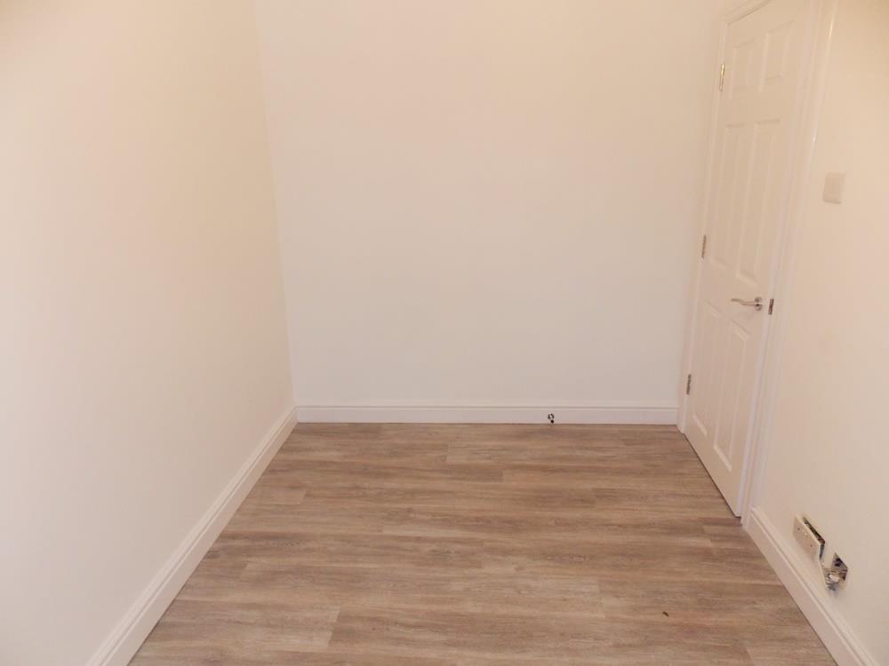 2 bed flat to rent in Ilkeston 4