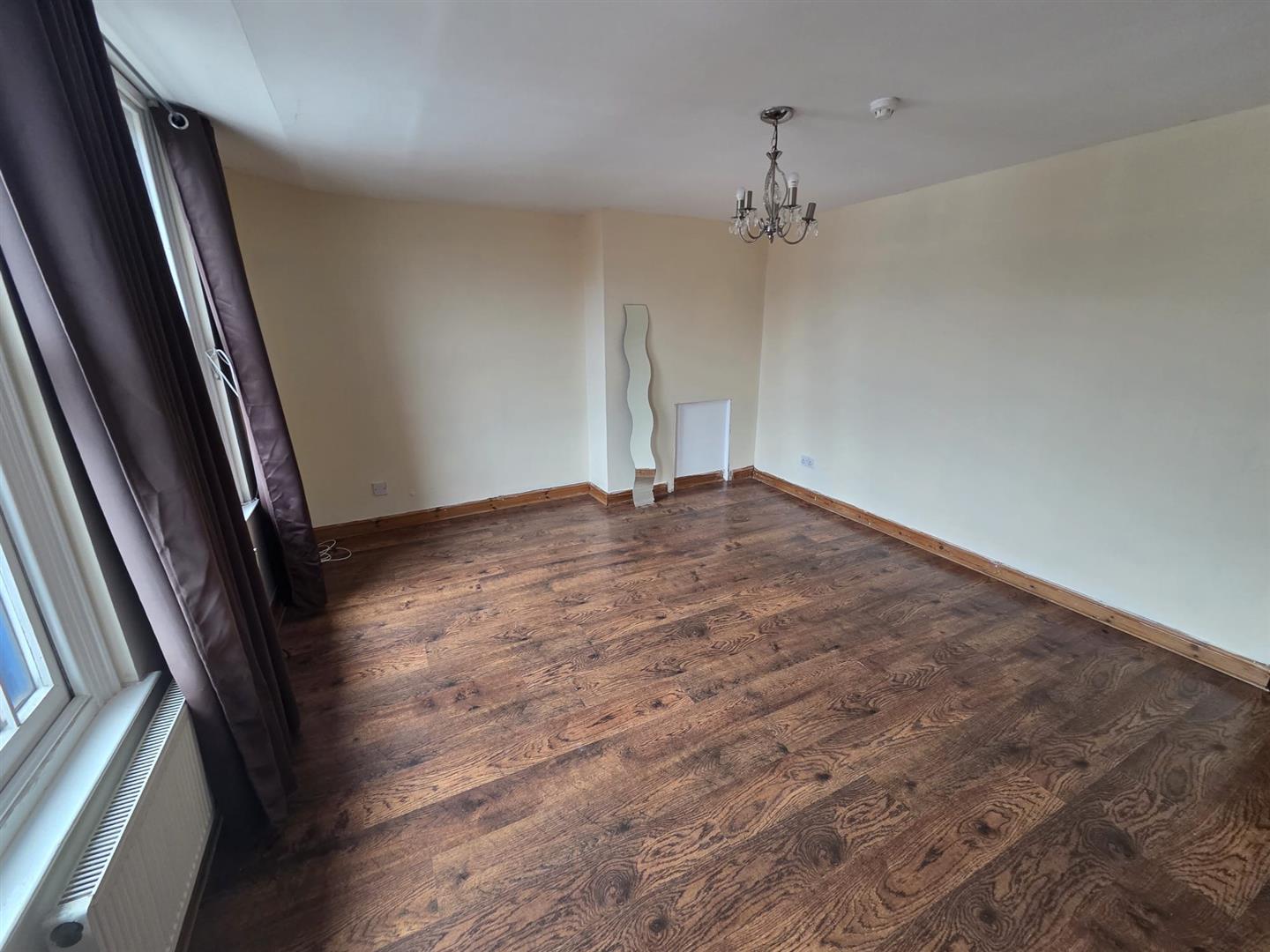 2 bed flat to rent 8