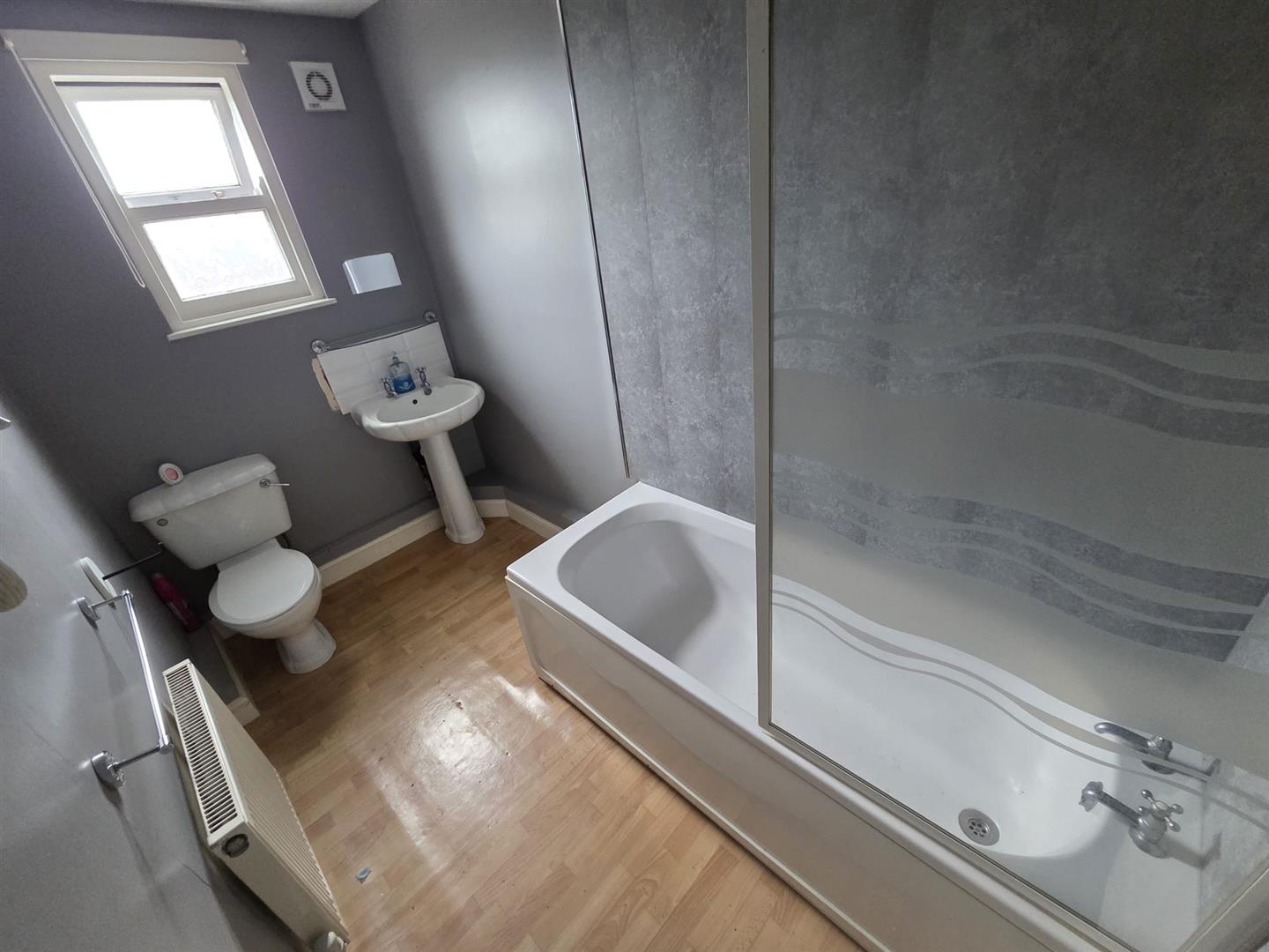2 bed flat to rent 9