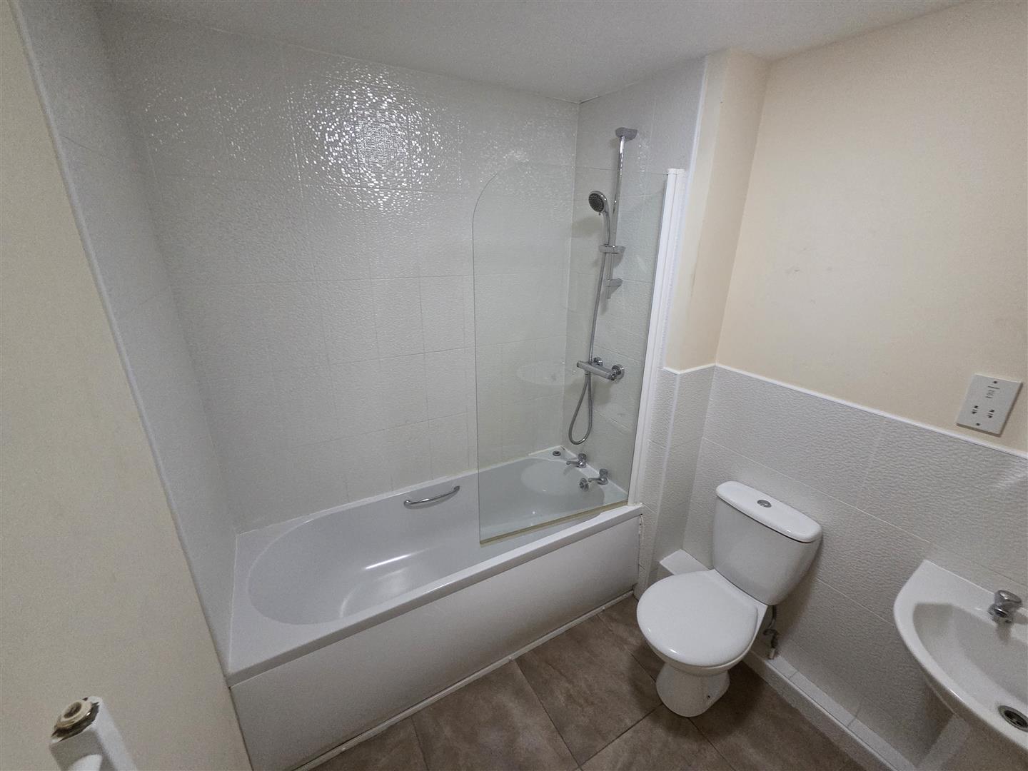 2 bed  to rent in Ilkeston 16