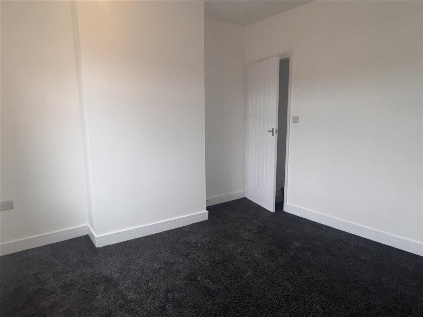 2 bed  to rent  - Property Image 2