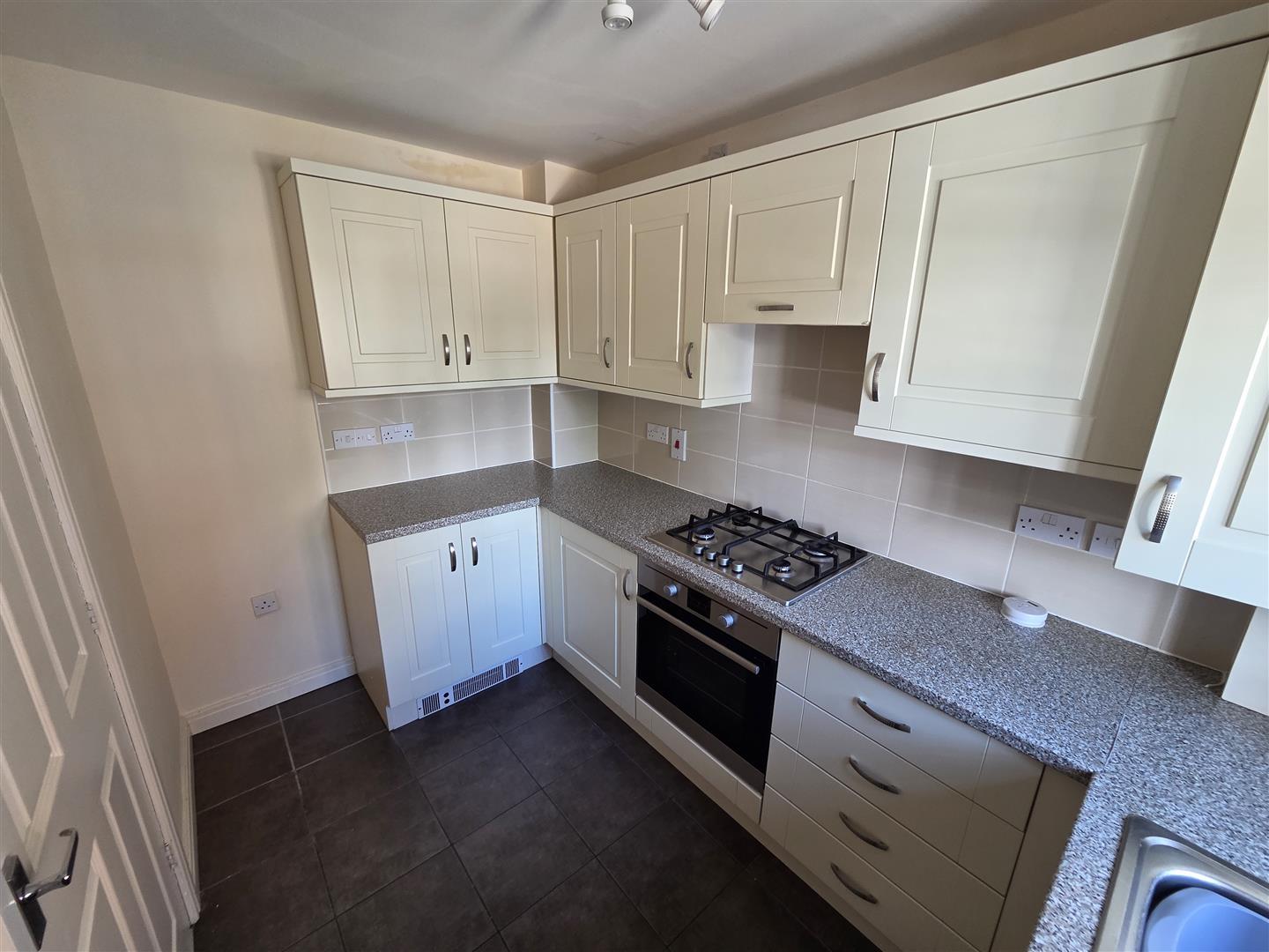2 bed  to rent 8