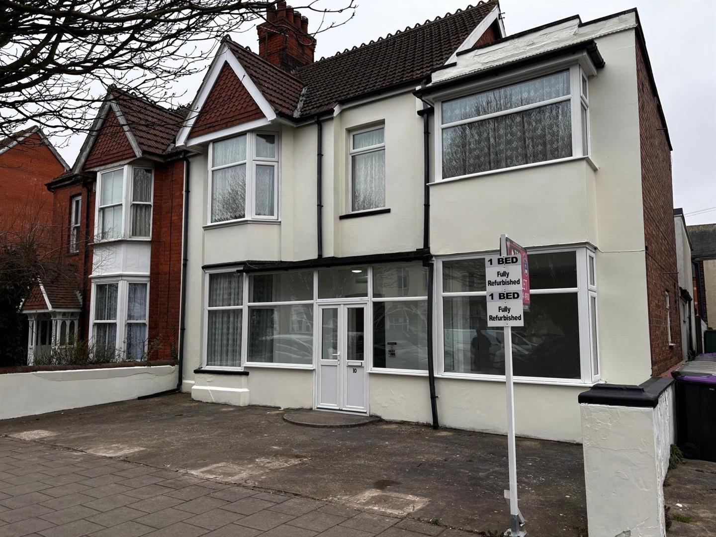 1 bed  to rent, PE25