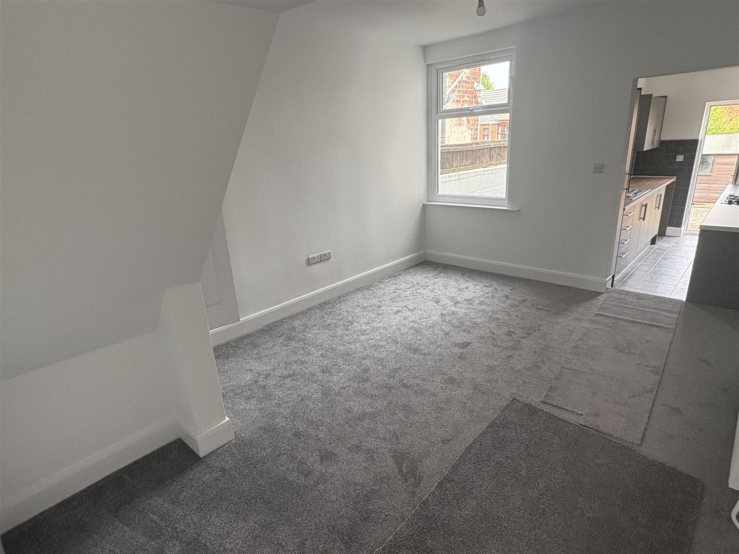 2 bed  to rent  - Property Image 2