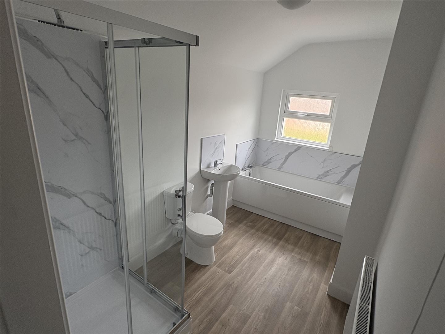 2 bed  to rent  - Property Image 5