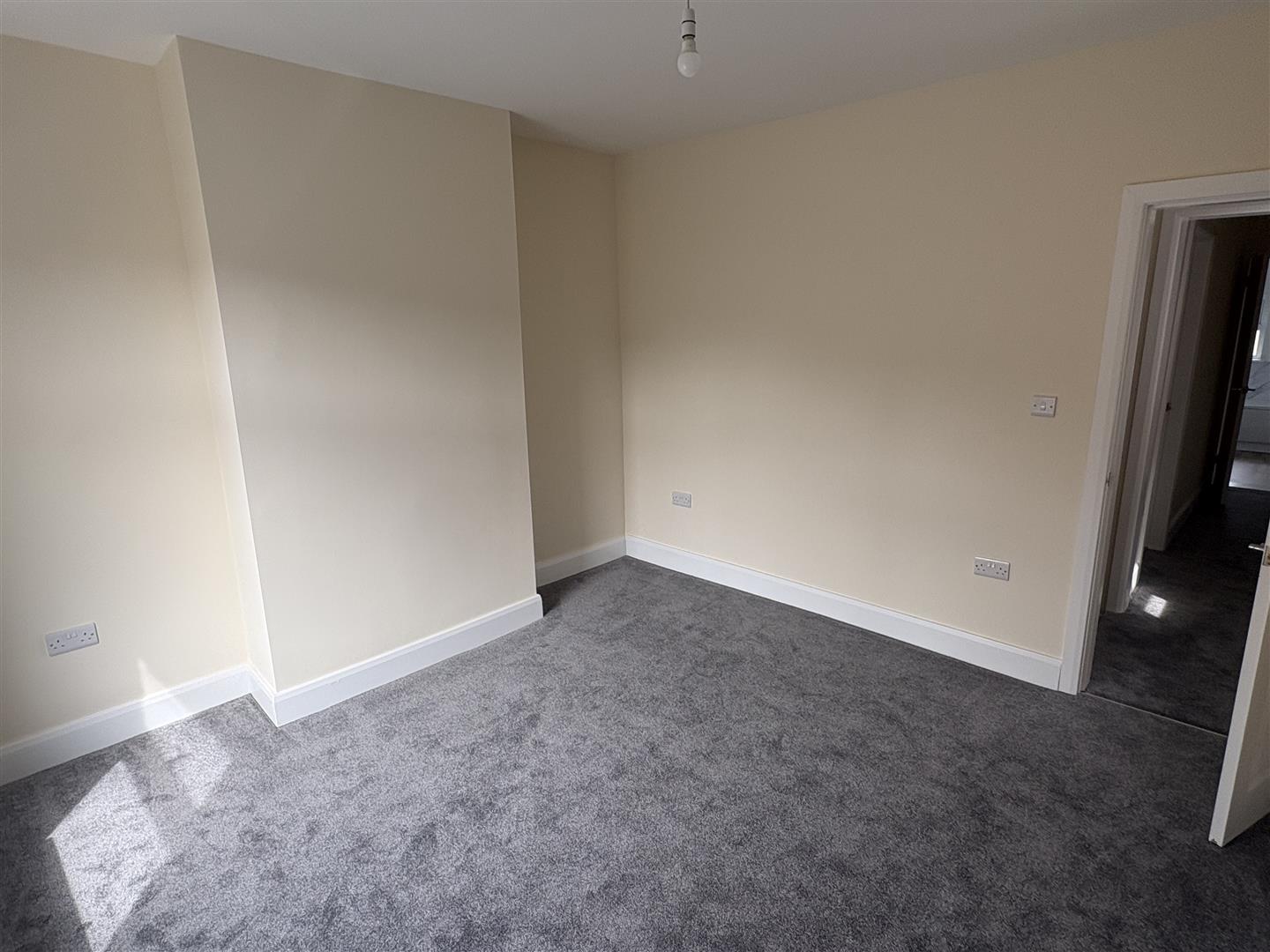 2 bed  to rent 6